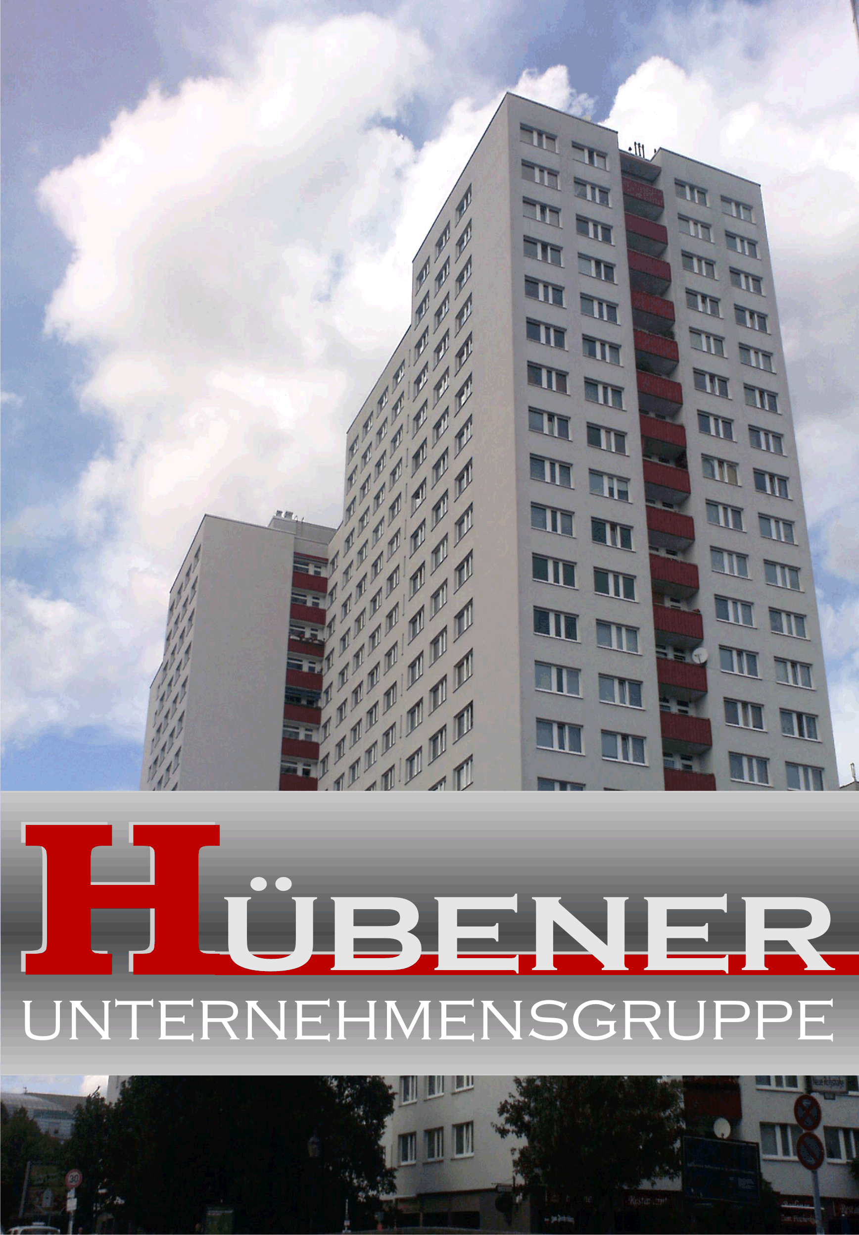 ein Hochhaus mit einem Logo der Hübener Unternehmensgruppe